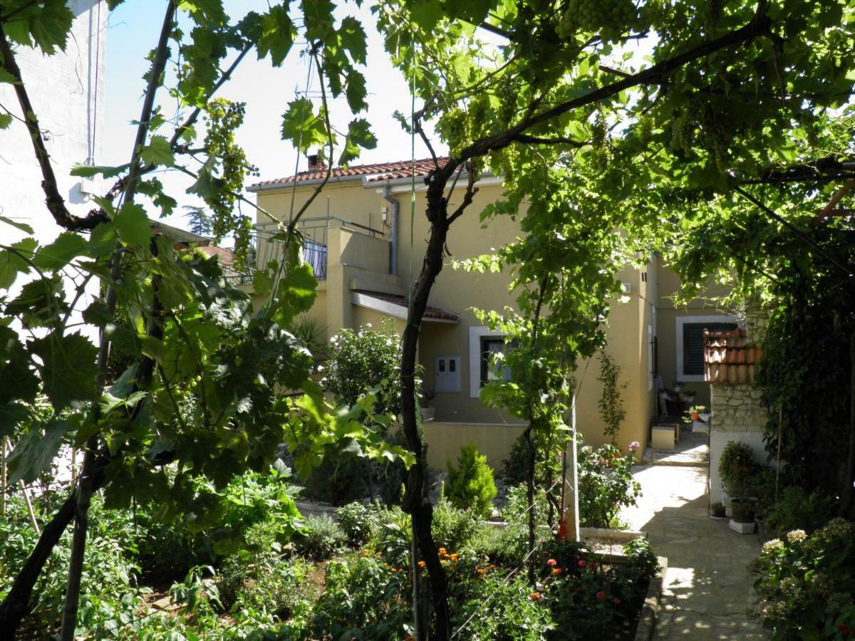 Apartman Mia Biograd Биоград на Мору Екстериор снимка